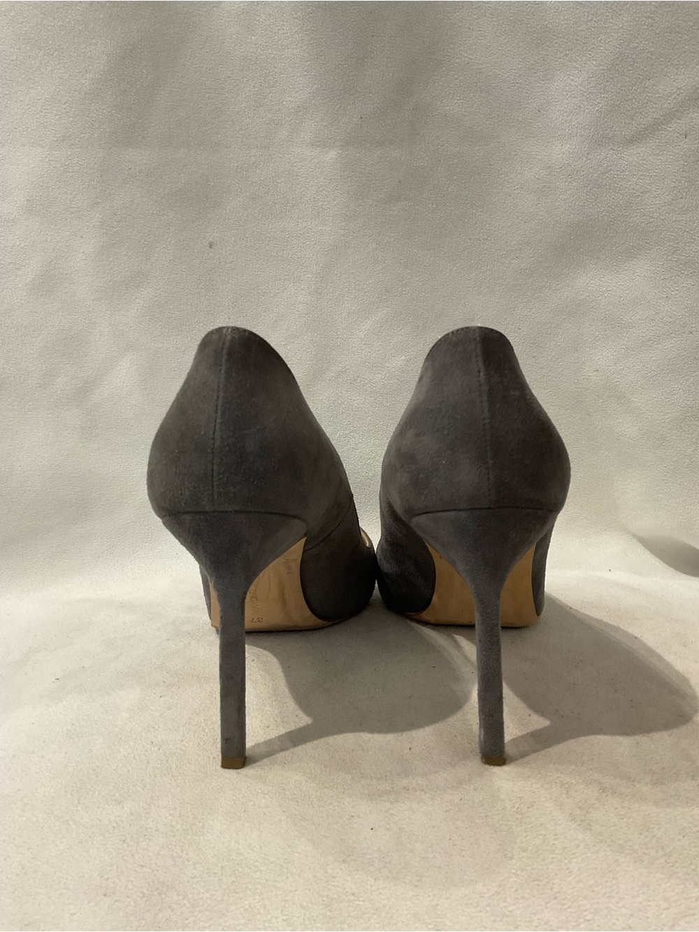 Manolo Blahnik Gray Suede Pointed-Toe Pumps - Picture 3 of 5